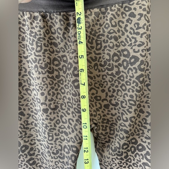 No Boundaries Base Layer Leggings in Animal Print in L/XL - Picture 3 of 5